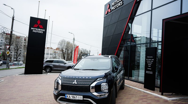 Mitsubishi Outlander SUV parked in snowy conditions representing climate-linked recalL